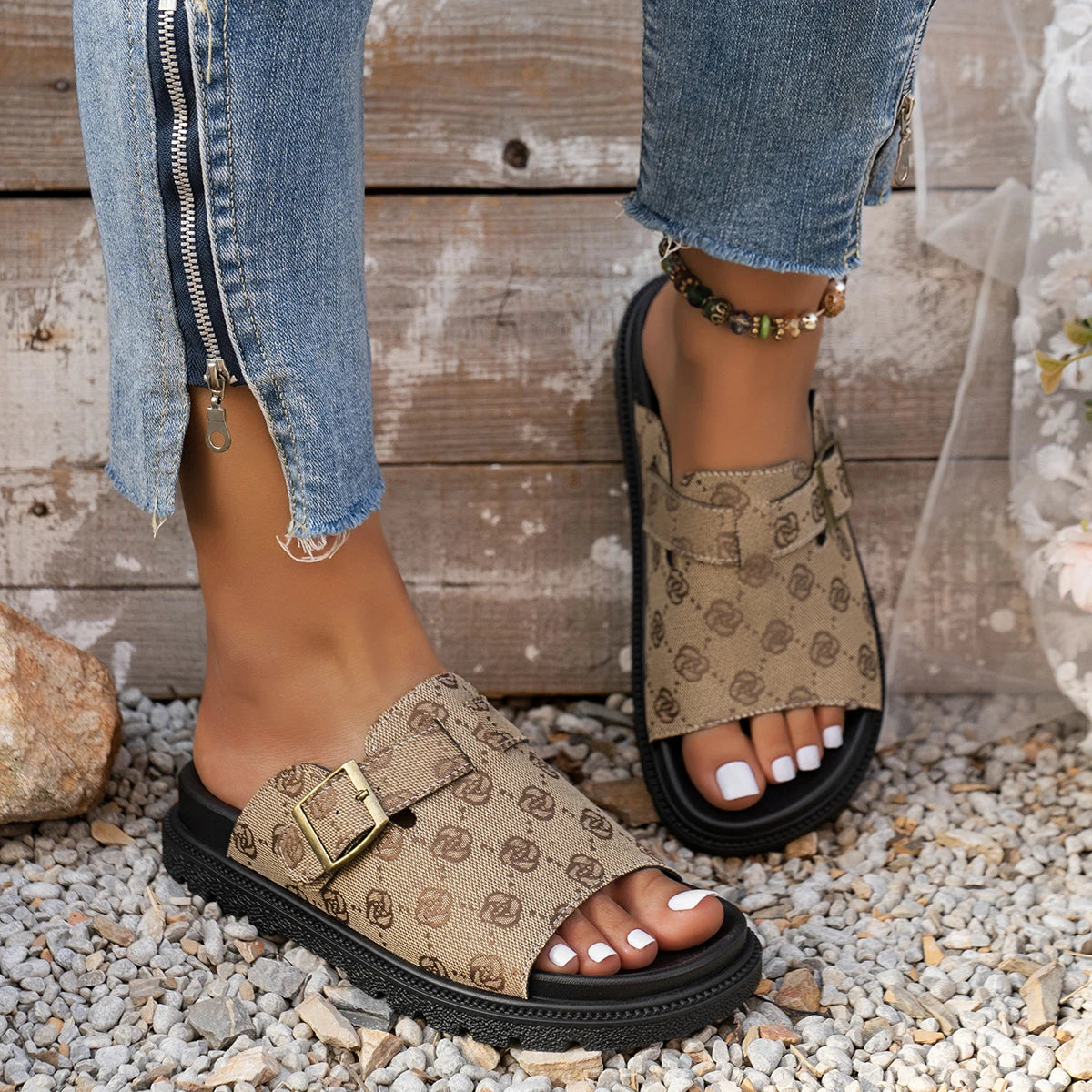 Women Slippers Trend New Summer Anti-slip Beach Shoes Platform Flat Sandals Slip on Outdoor Comfortable Slippers Slides Women