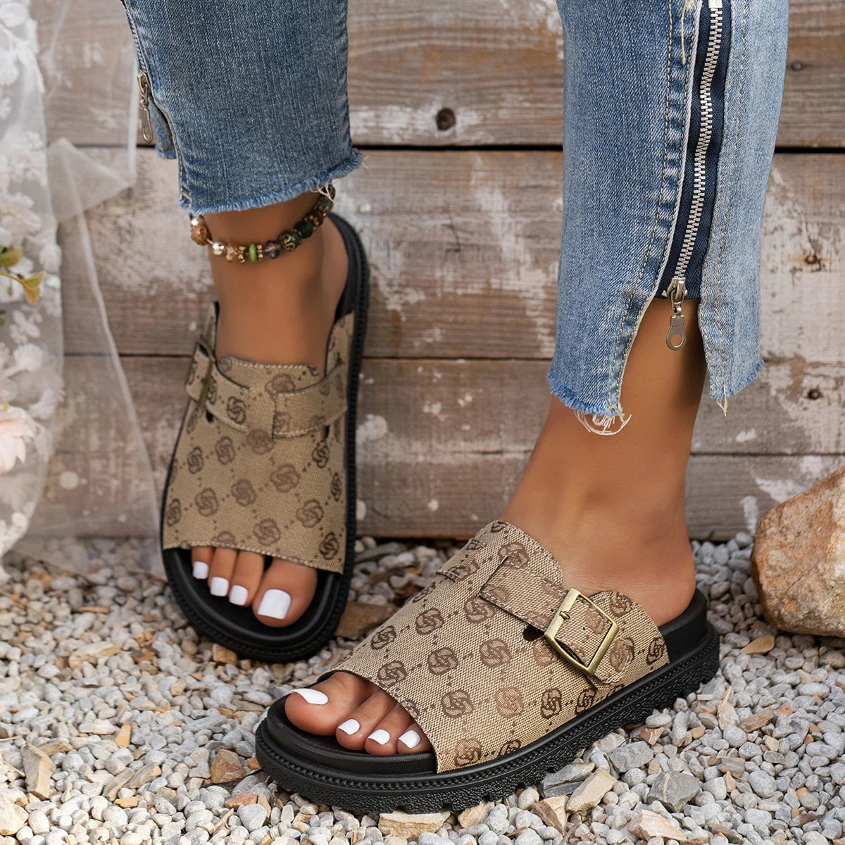 Women Slippers Trend New Summer Anti-slip Beach Shoes Platform Flat Sandals Slip on Outdoor Comfortable Slippers Slides Women